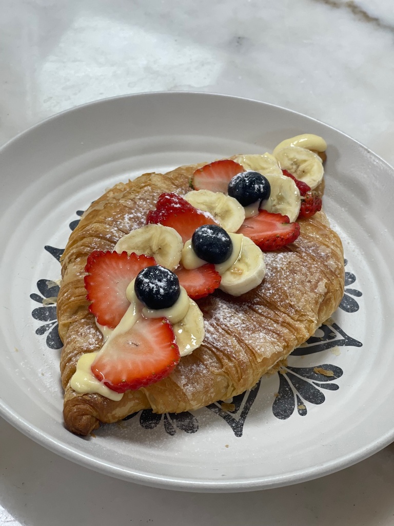  CROISSANT FRUITY CUSTARD