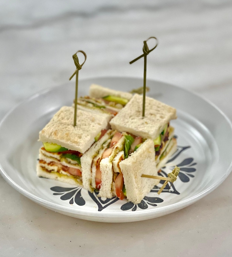 CLUB SANDWICH - PESTO HALLOUMI CHEESE