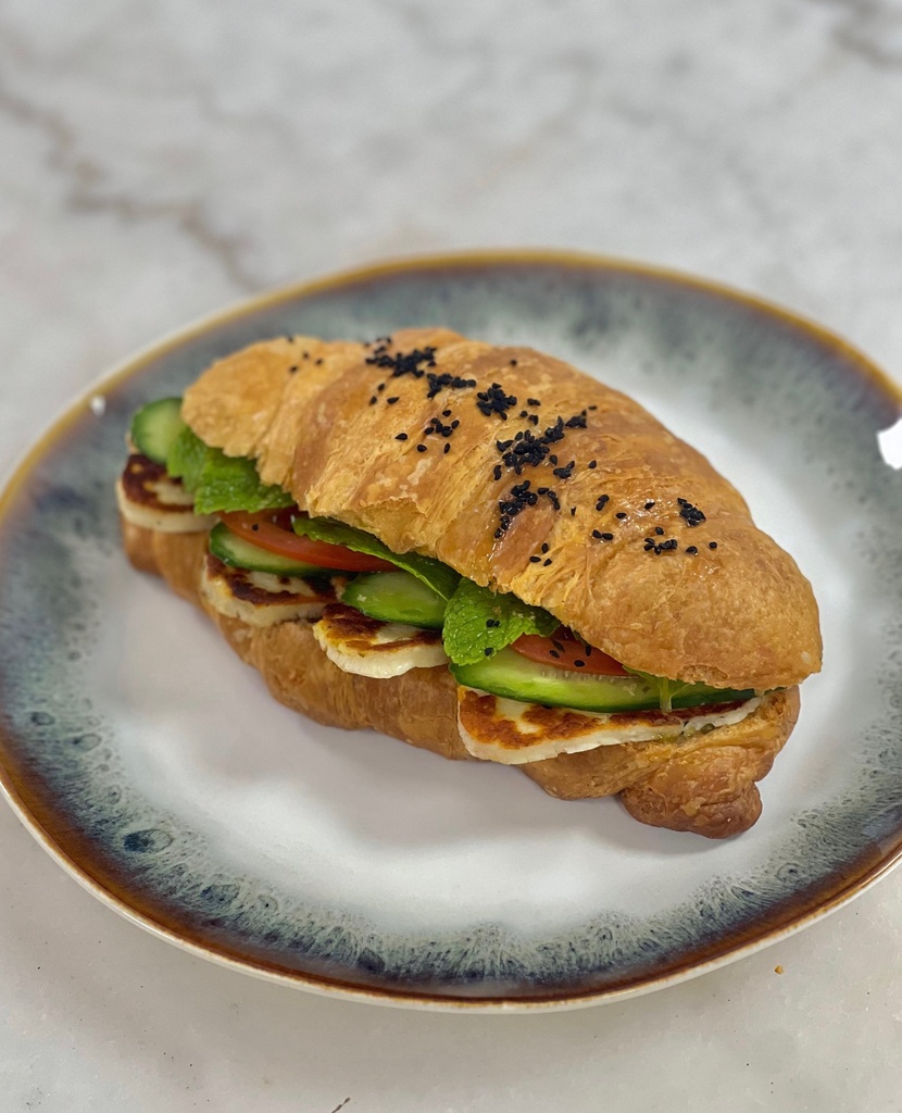 CROISSANT HALLOUMI SANDWICH 