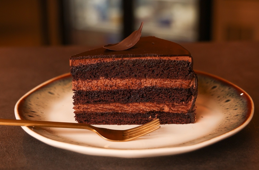  CHOCOLATE TRUFFLE CAKE