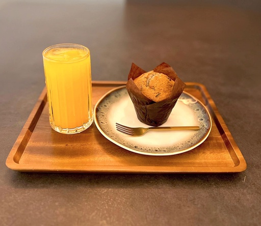 Fresh Orange Juice + Muffin (25% off)